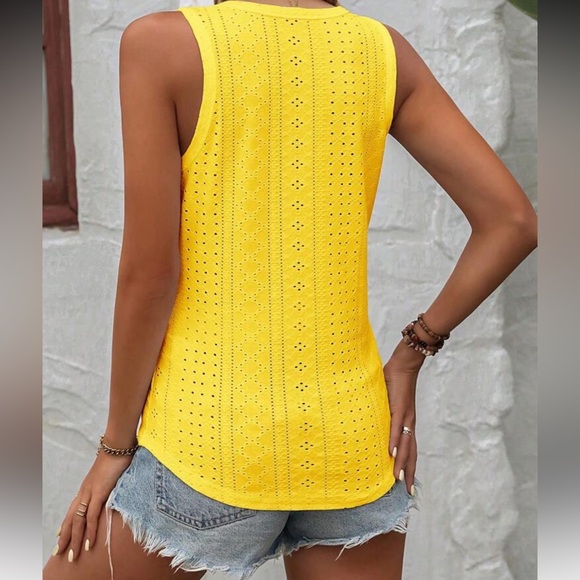 New Yellow Sleeveless Eyelet Top - Picture 4 of 4